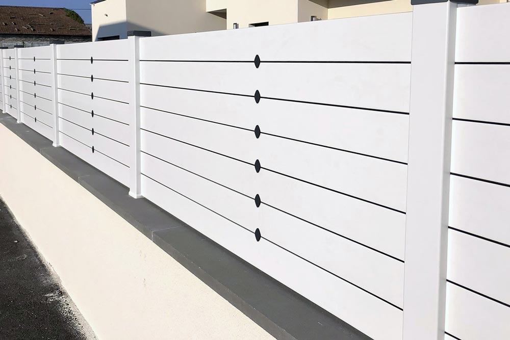 Clôtures en PVC : durabilité, entretien et options de design