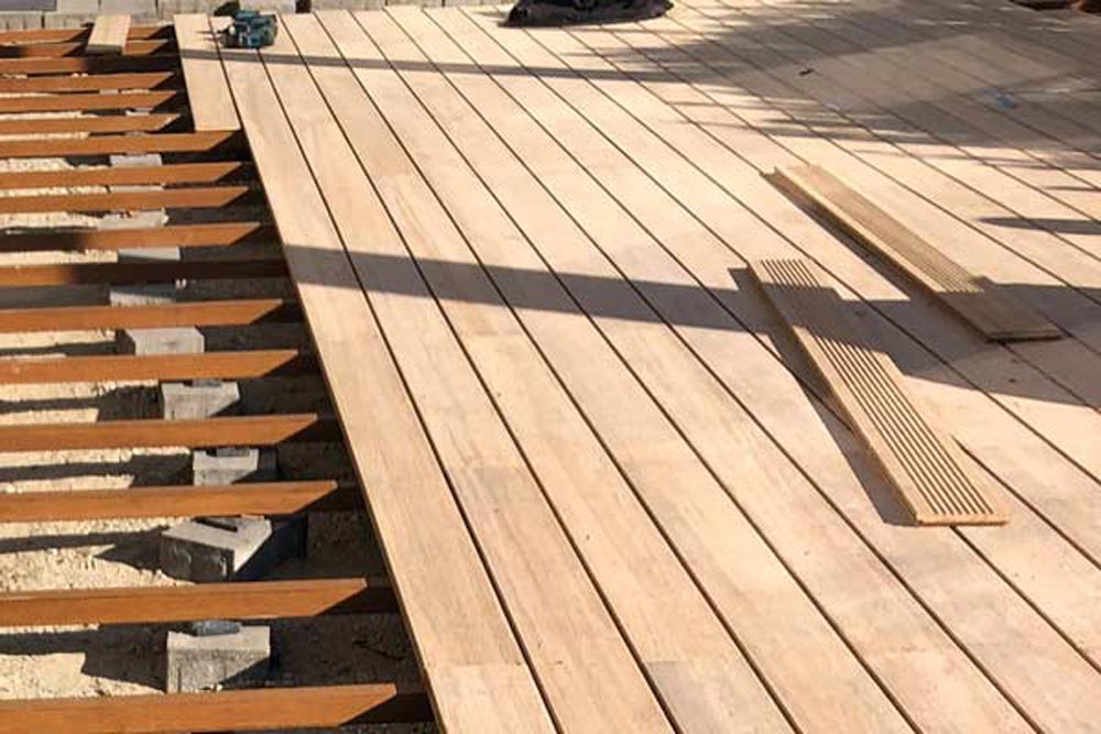 La pose et l’entretien d’une terrasse en bois : nos conseils